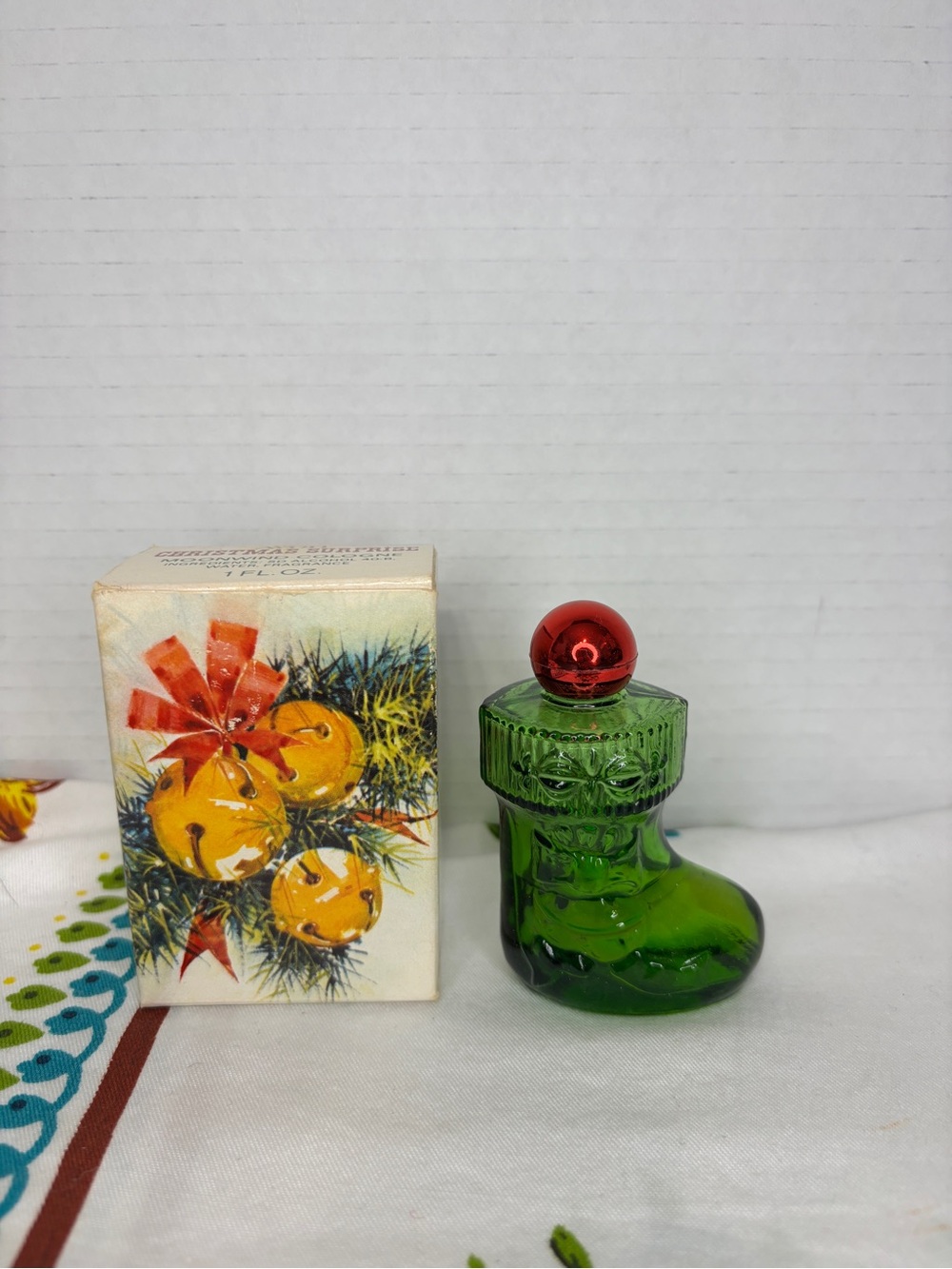 VINTAGE AVON PERFUME CHRISTMAS SURPRISE Moonwind Cologne Green Glass Stocking